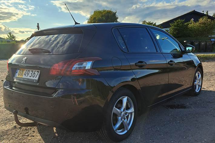 Sort Peugeot 308 fra 2016