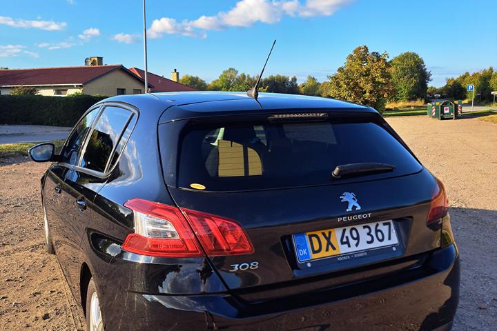 Sort Peugeot 308 fra 2016