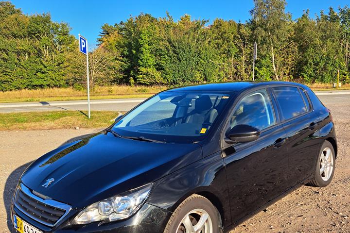Sort Peugeot 308 fra 2016