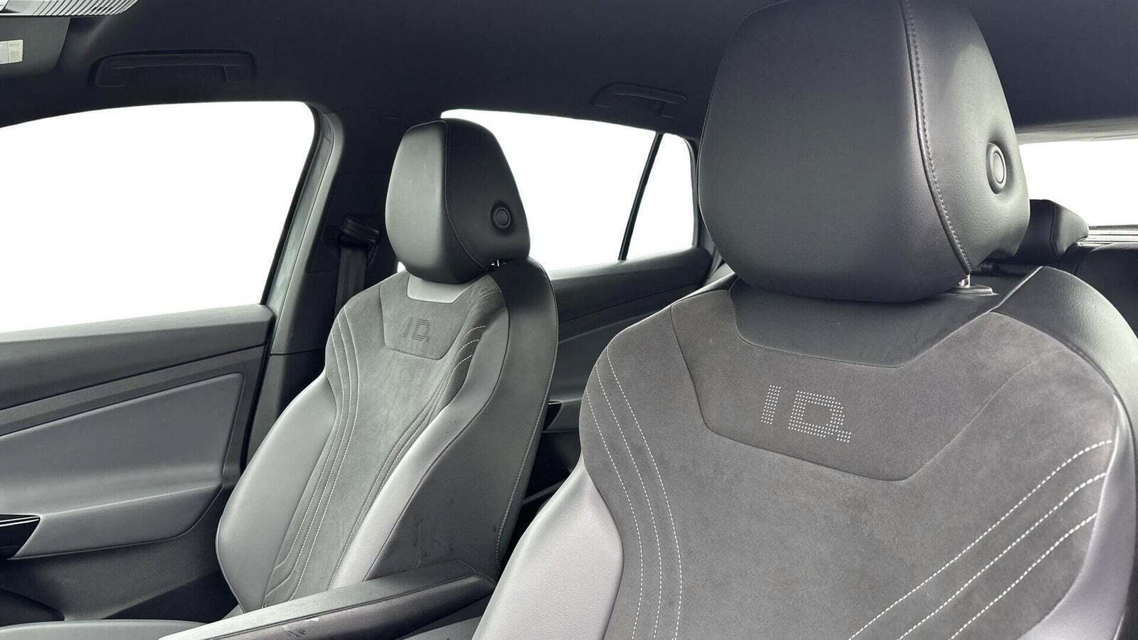 Grå VW ID.4 fra 2022