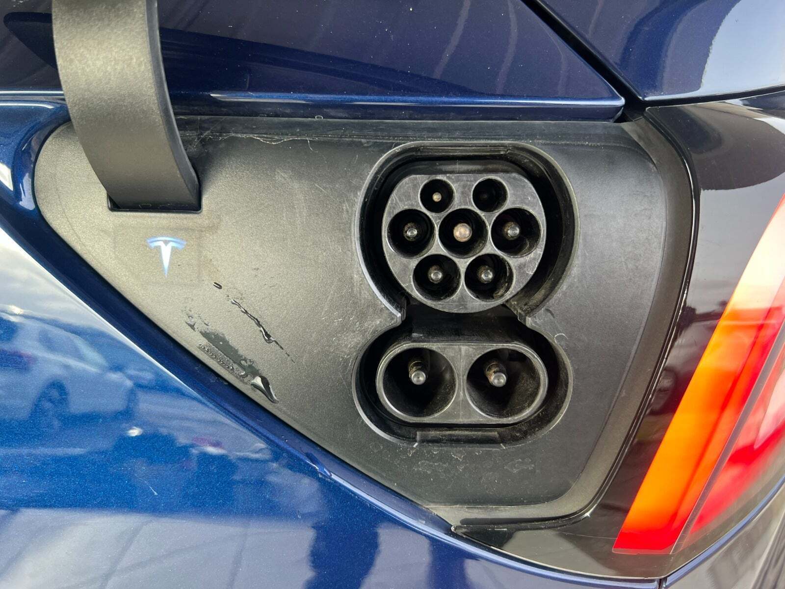 Blå Tesla Model 3 fra 2019