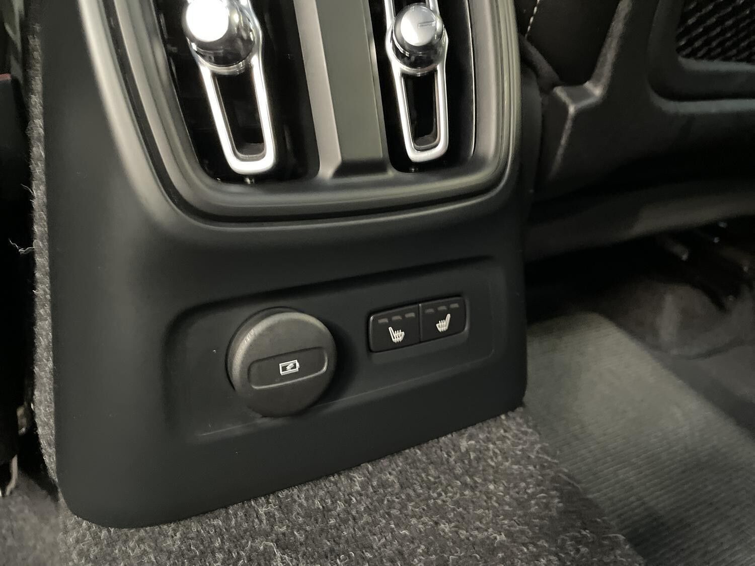 Grå Volvo XC40 fra 2021