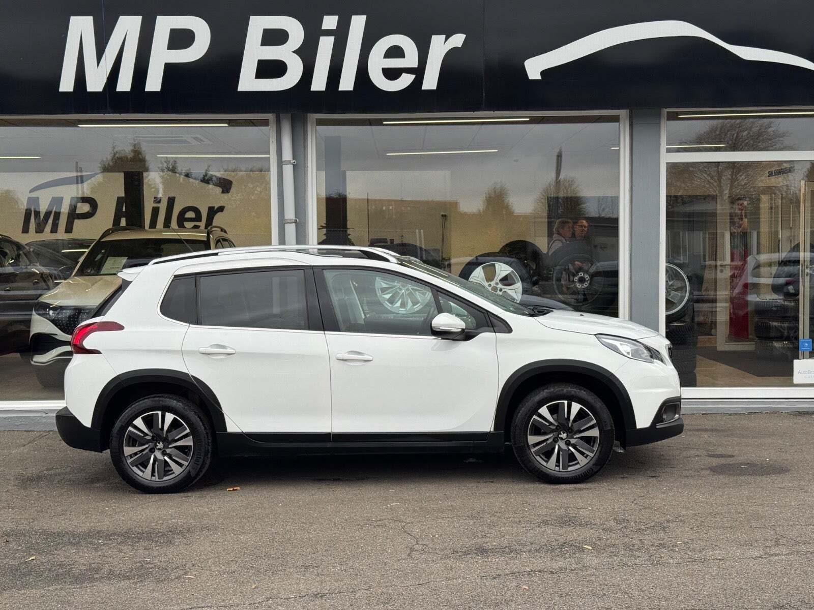 Peugeot 2008 1,5 BlueHDi 100 Allure Sky