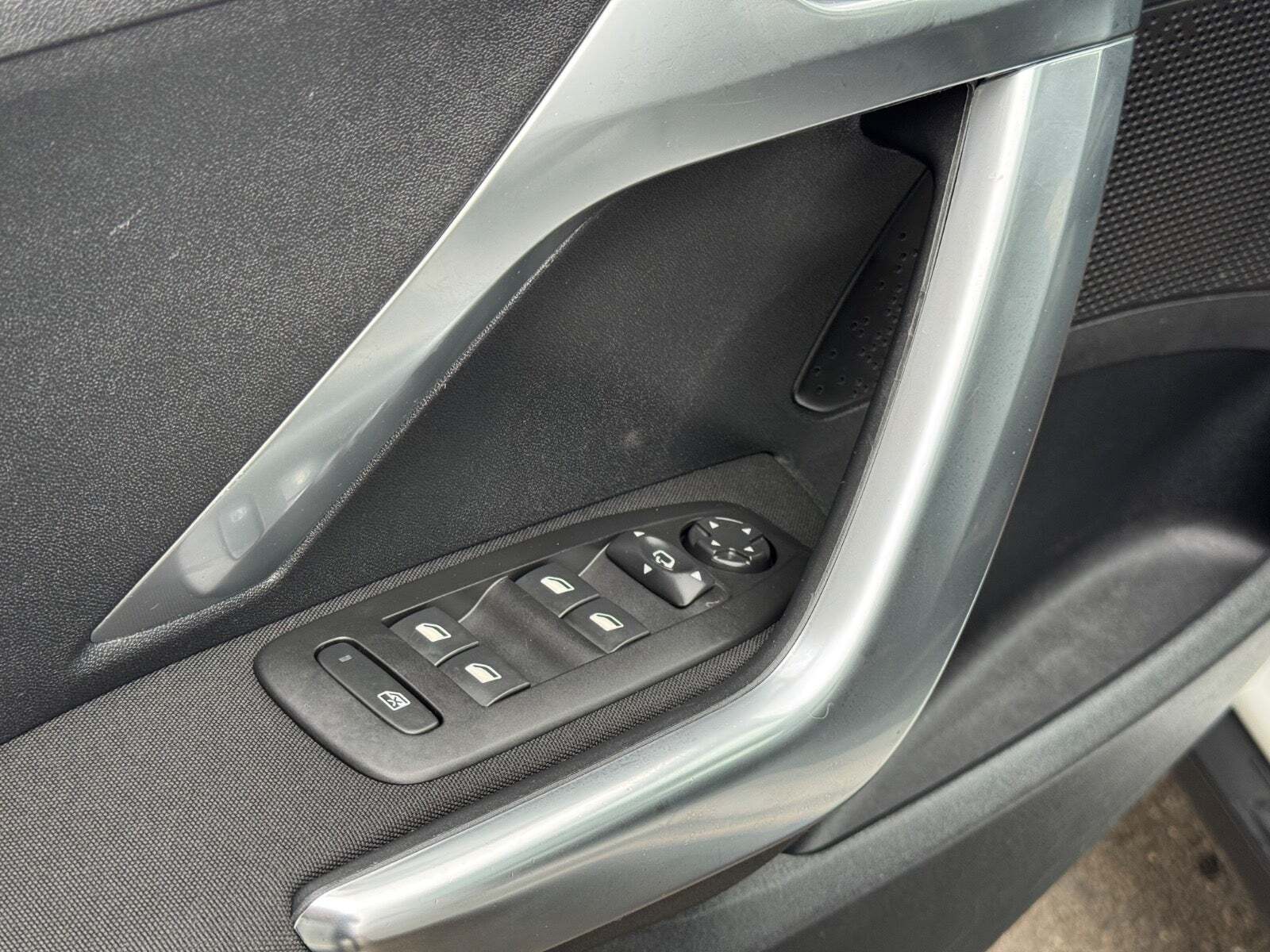 Hvid Peugeot 2008 fra 2019