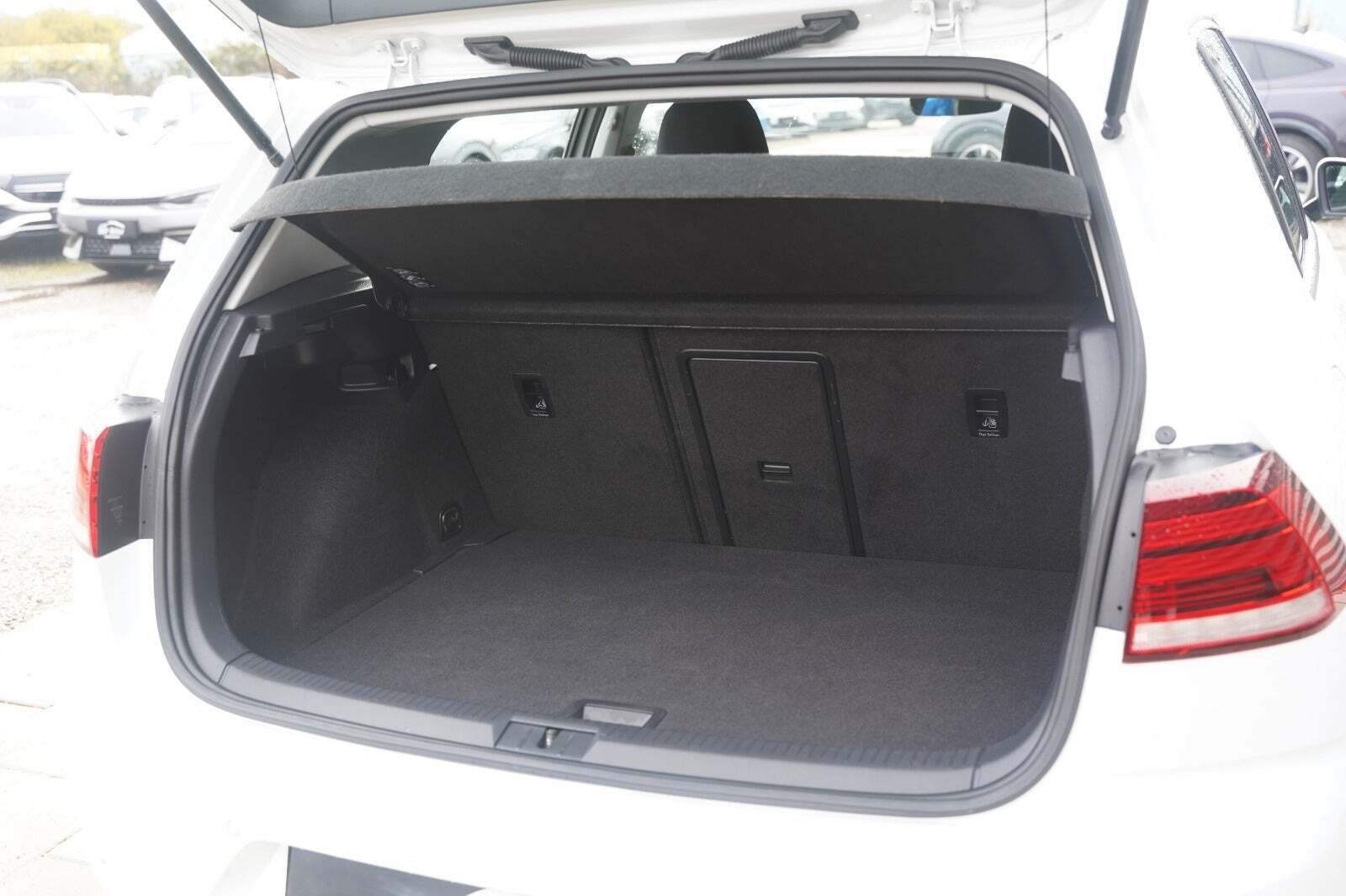 Hvid VW Golf VII fra 2017