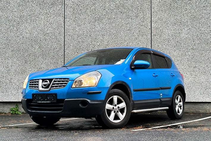 Blå Nissan Qashqai fra 2008