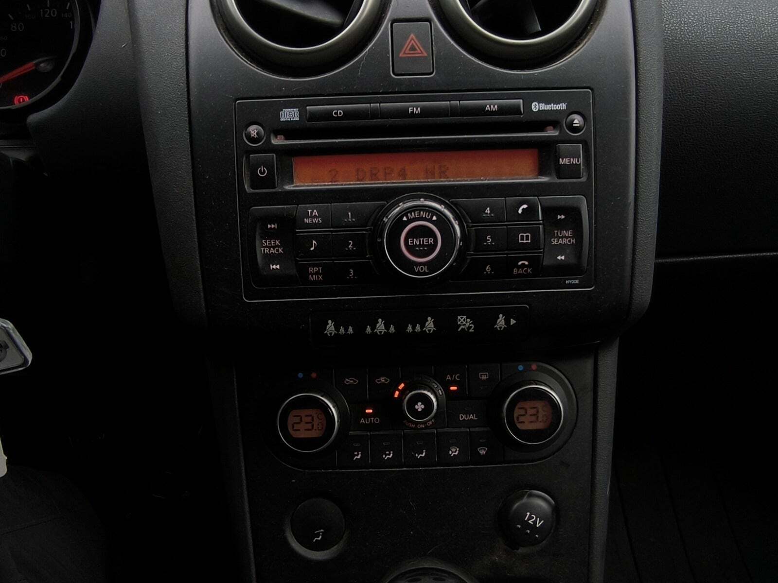 Blå Nissan Qashqai fra 2008