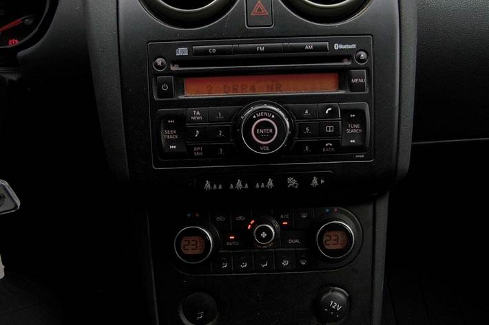 Blå Nissan Qashqai fra 2008