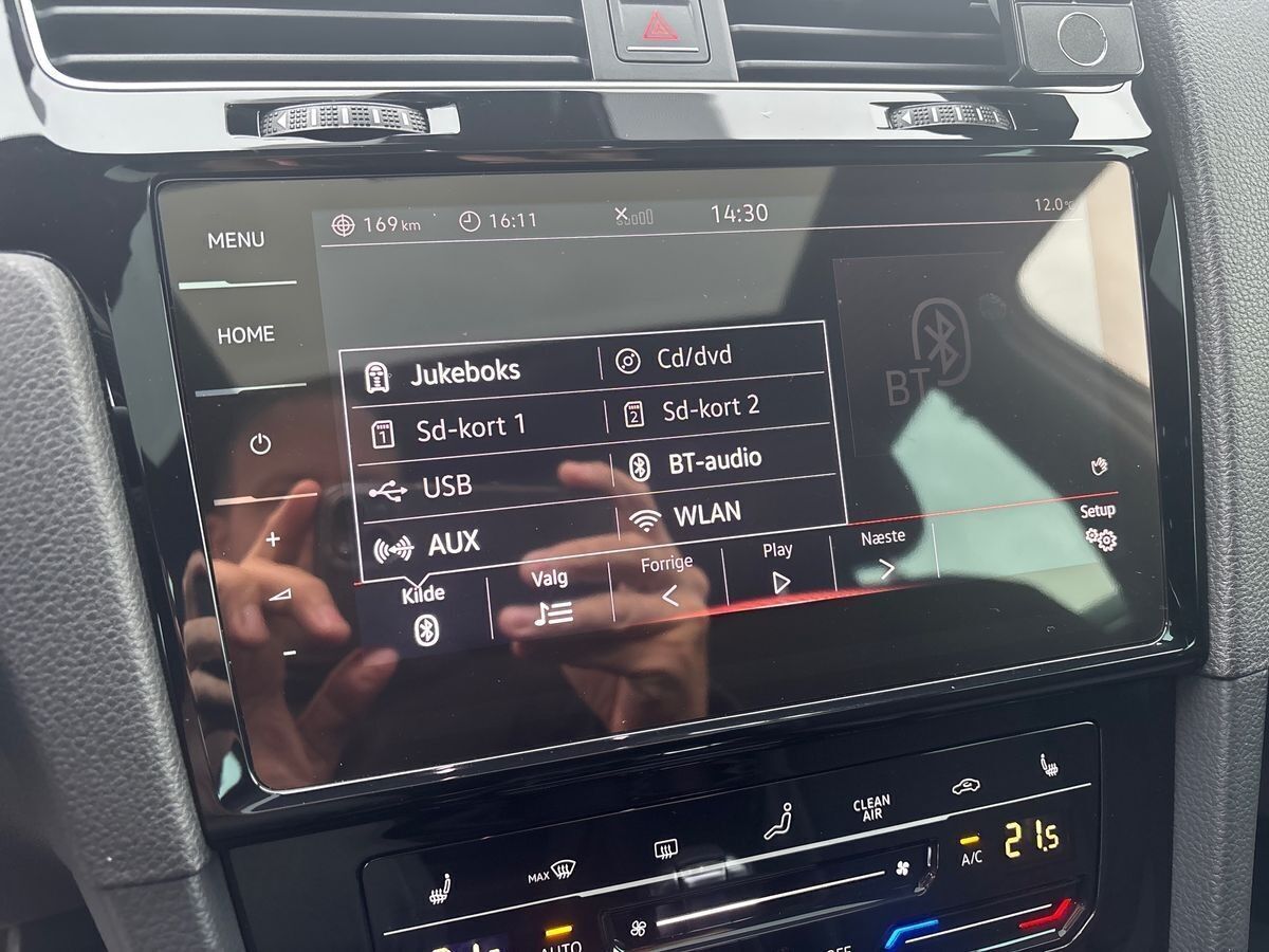 Grå VW Golf VII fra 2017