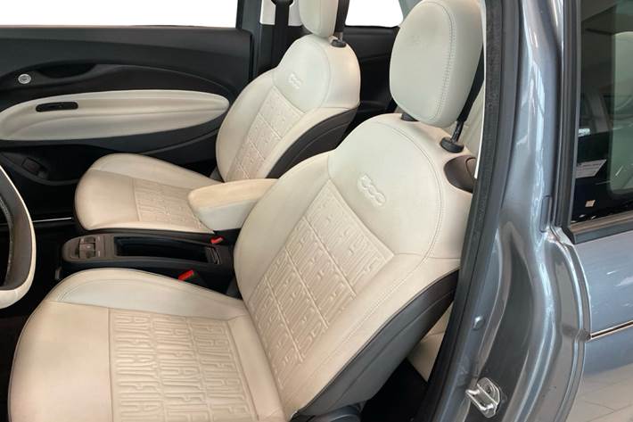 Grå Fiat 500e fra 2021