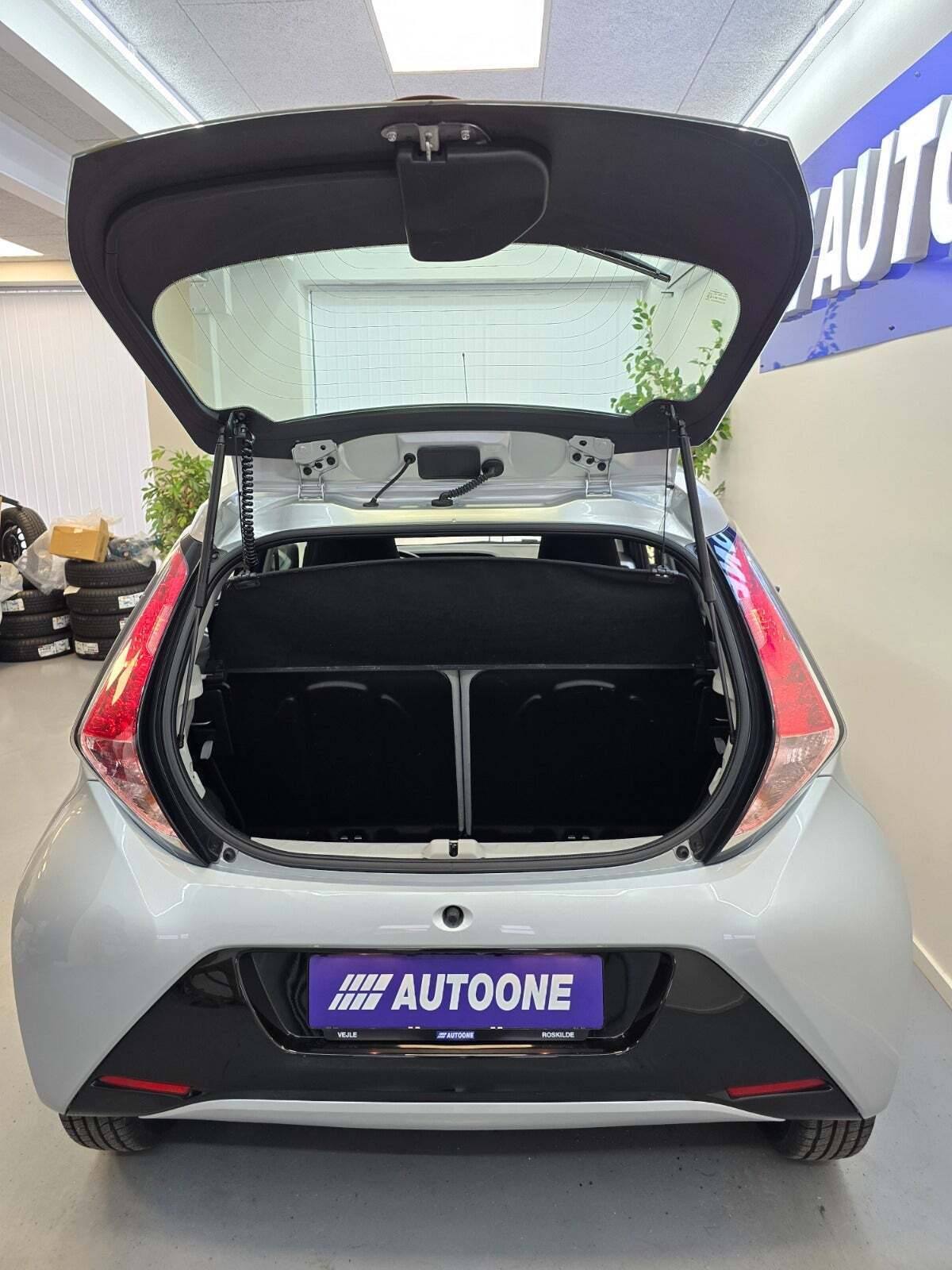 Sølv Toyota Aygo fra 2015