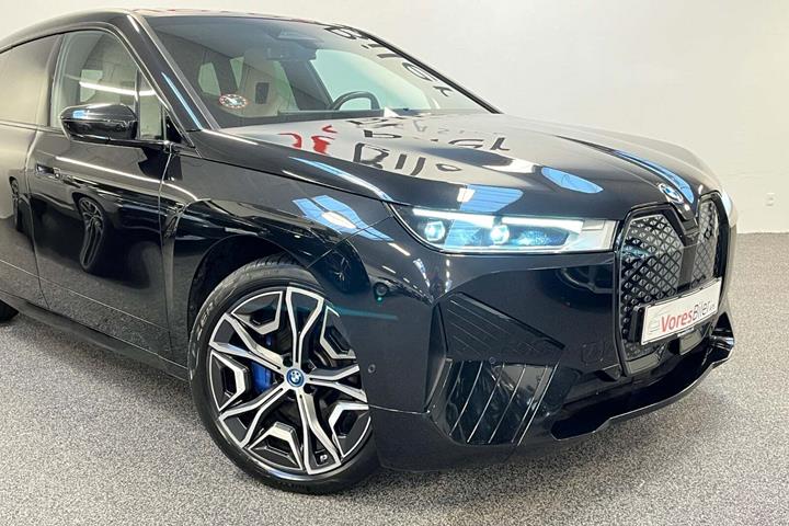 Sort BMW iX fra 2023