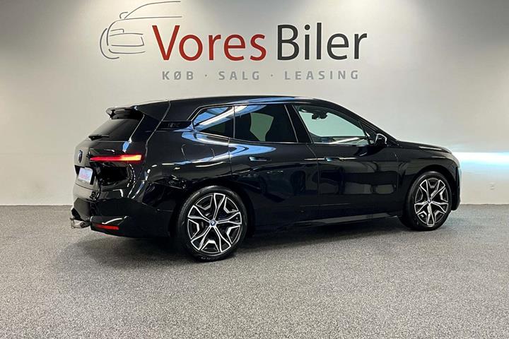 Sort BMW iX fra 2023