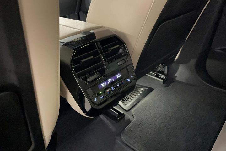 Sort BMW iX fra 2023