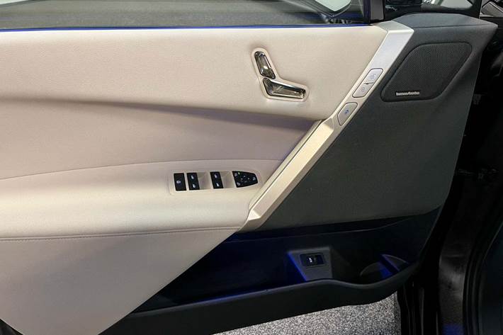 Sort BMW iX fra 2023