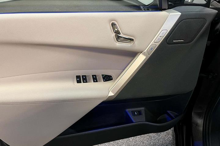 Sort BMW iX fra 2023