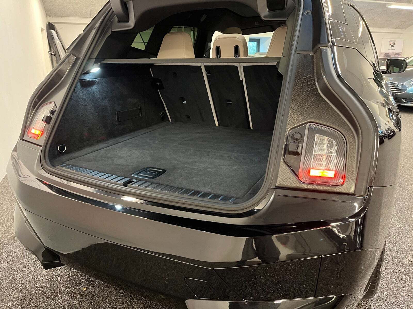 Sort BMW iX fra 2023