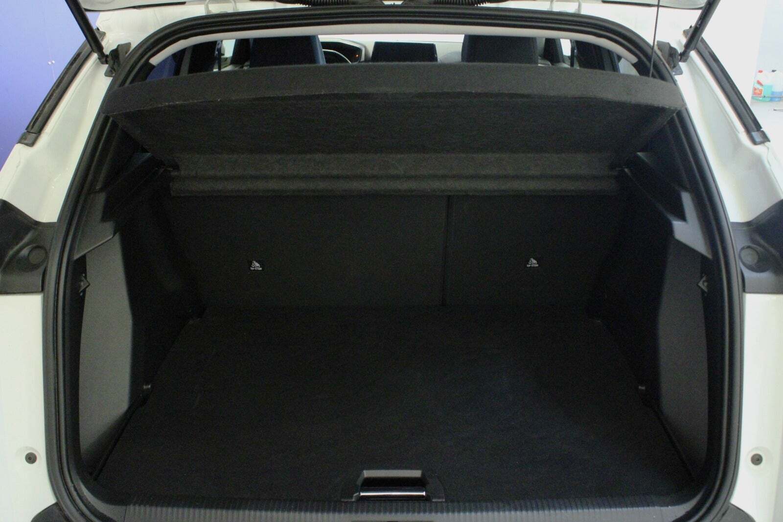 Hvid Peugeot 2008 fra 2021