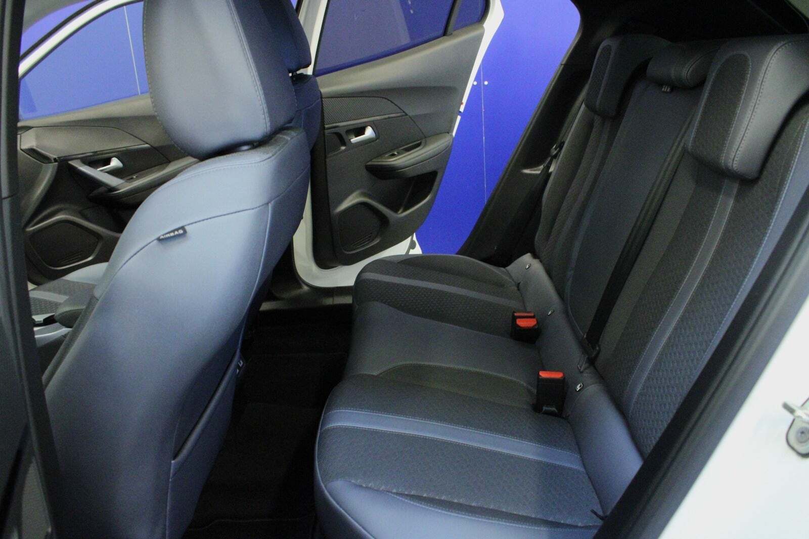 Hvid Peugeot 2008 fra 2021