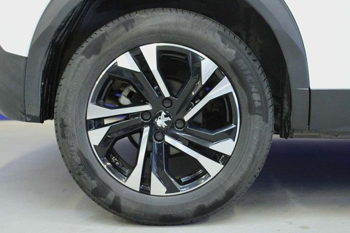 Hvid Peugeot 2008 fra 2021