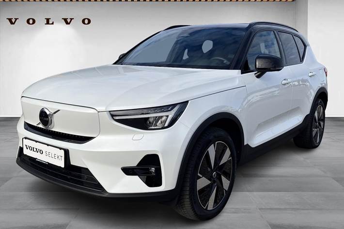 Hvid Volvo XC40 fra 2023 set udefra