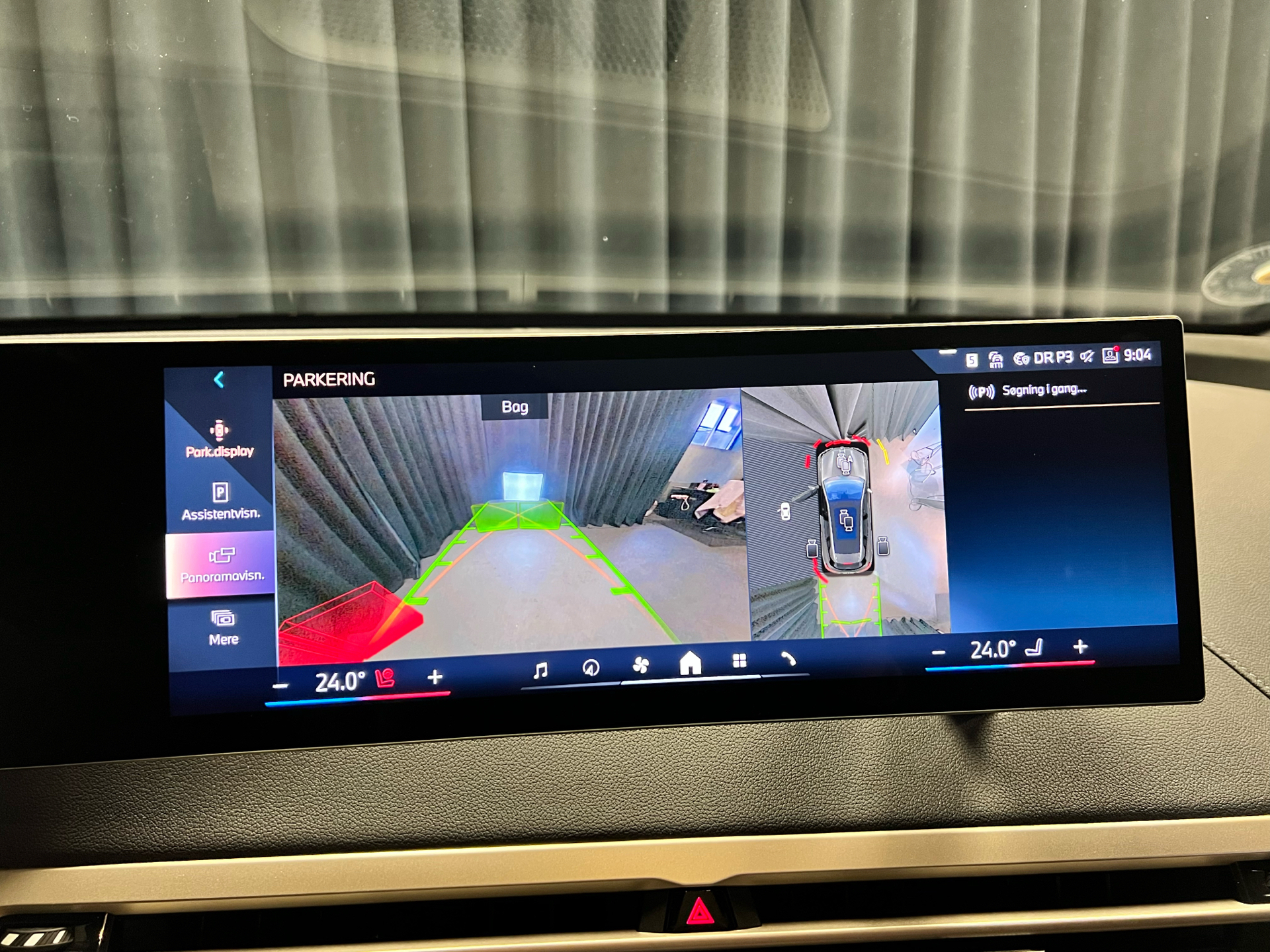 Grå BMW iX fra 2024