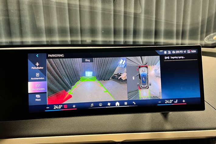 Grå BMW iX fra 2024