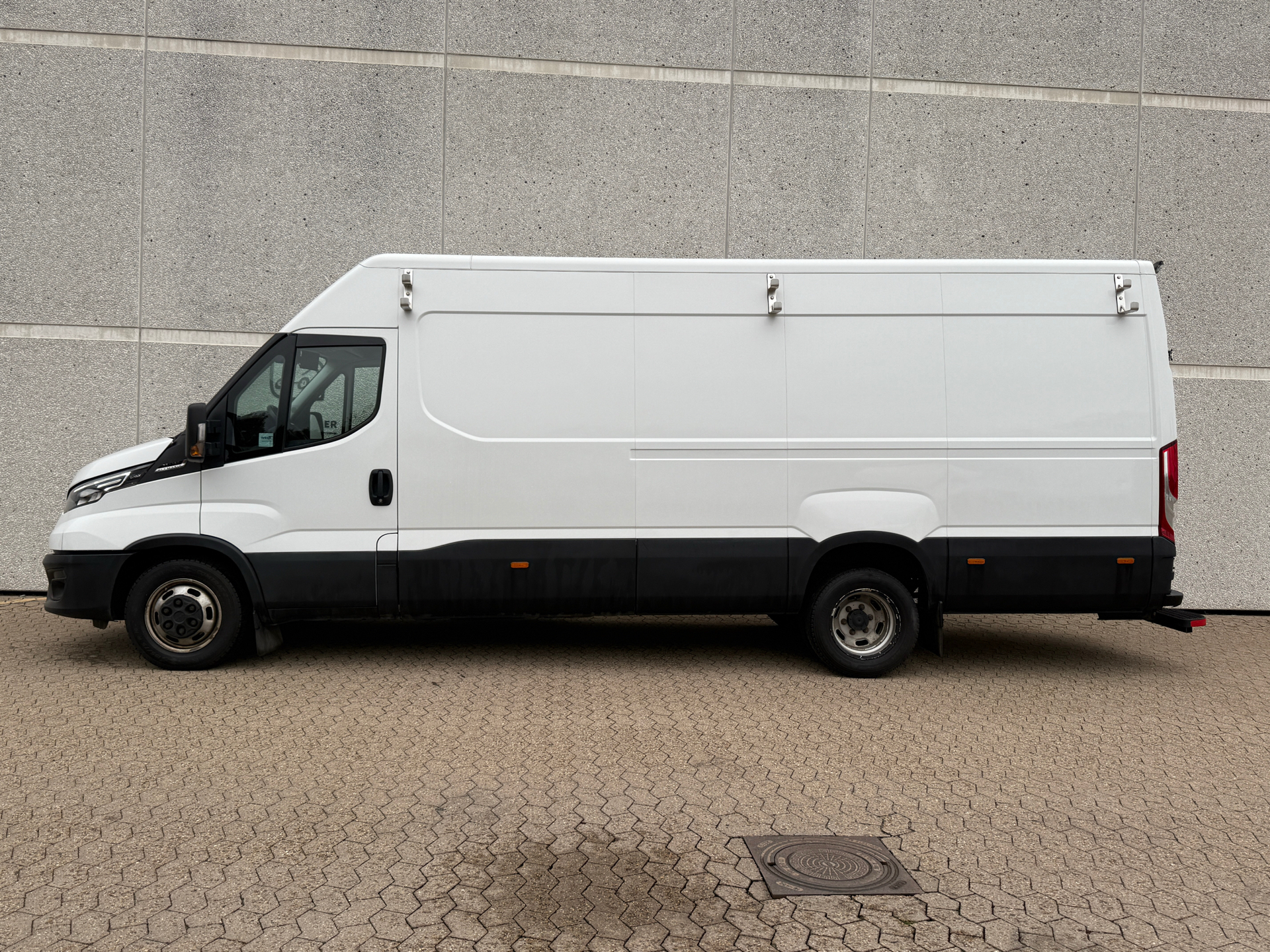 Iveco Daily 3,0 35C18 16m3 D Hi-Matic 180HK Van 8g Aut.