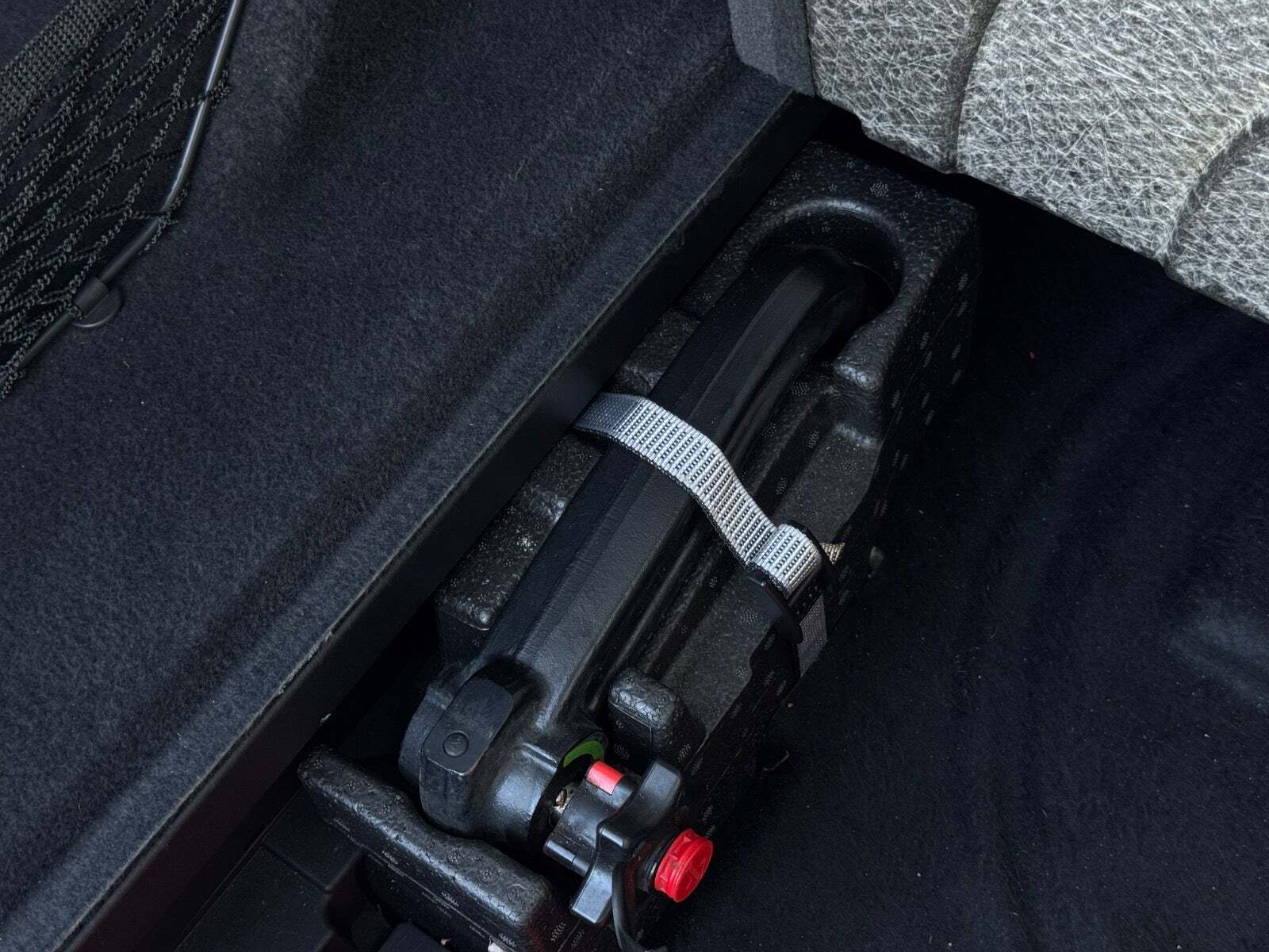 Hvid Audi e-tron fra 2022