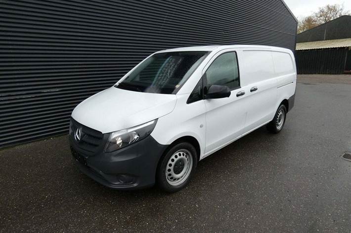 Hvid Mercedes Vito 114 fra 2019