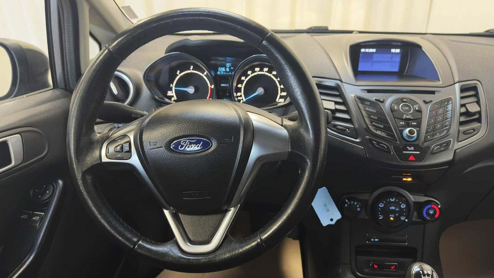 Grå Ford Fiesta fra 2015