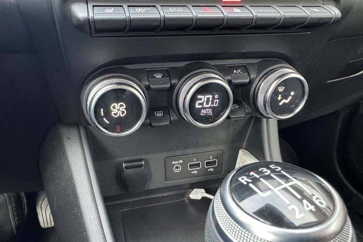 Rød Renault Captur fra 2021