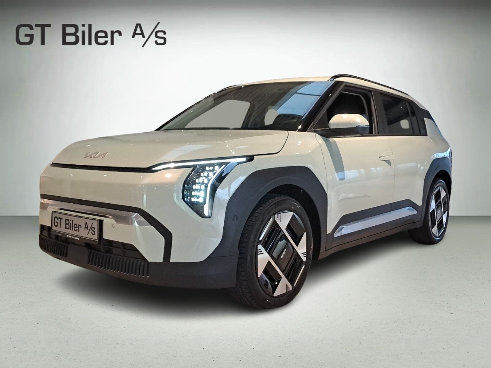 Grøn Kia EV3 fra 2025 set udefra