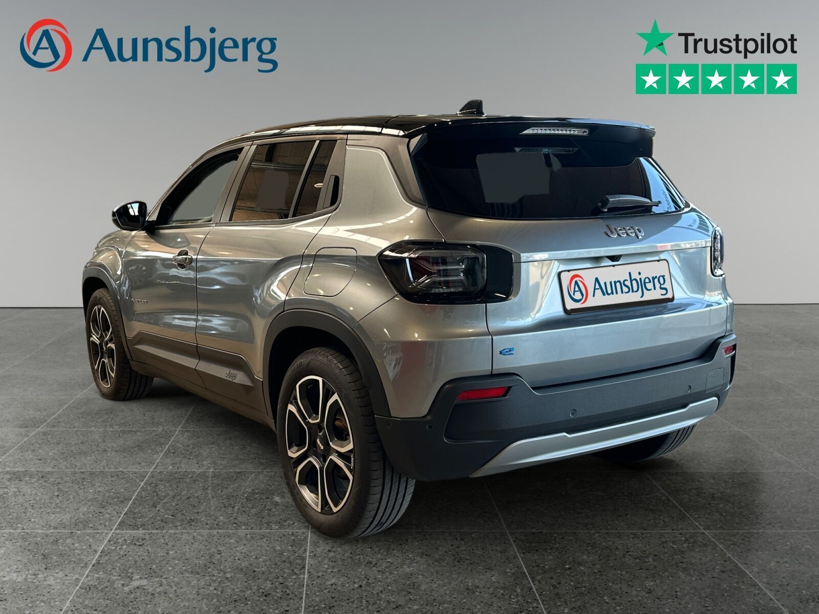 Grå Jeep Avenger fra 2023