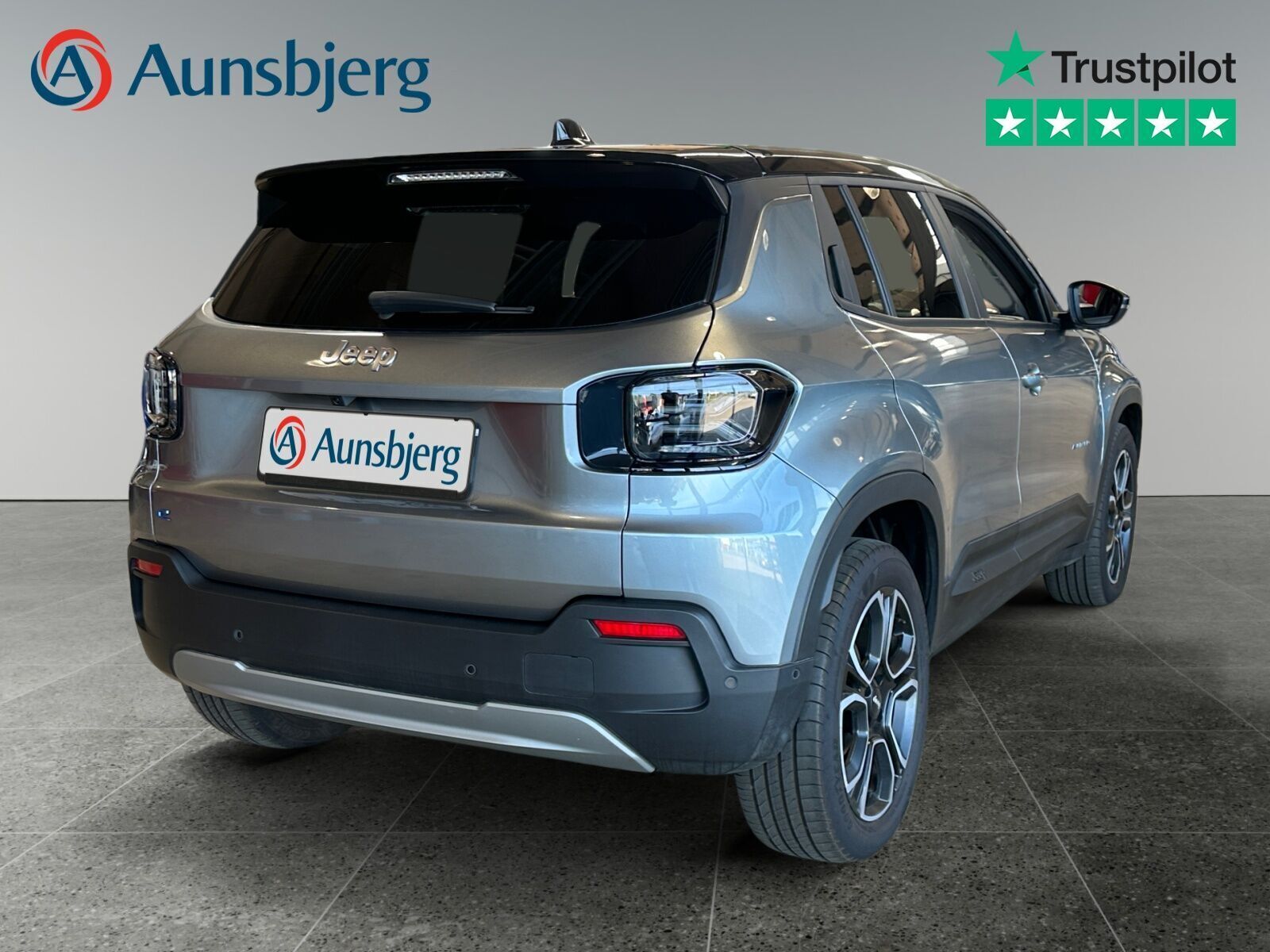 Grå Jeep Avenger fra 2023
