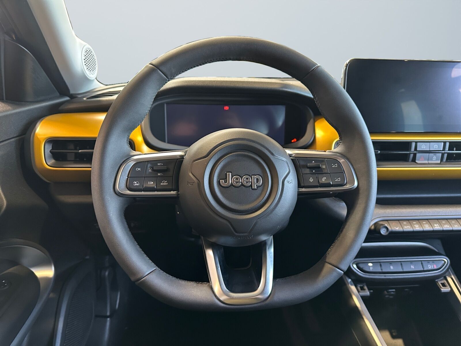 Grå Jeep Avenger fra 2023