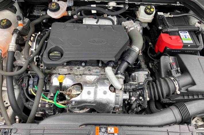 Beige Ford Focus fra 2020