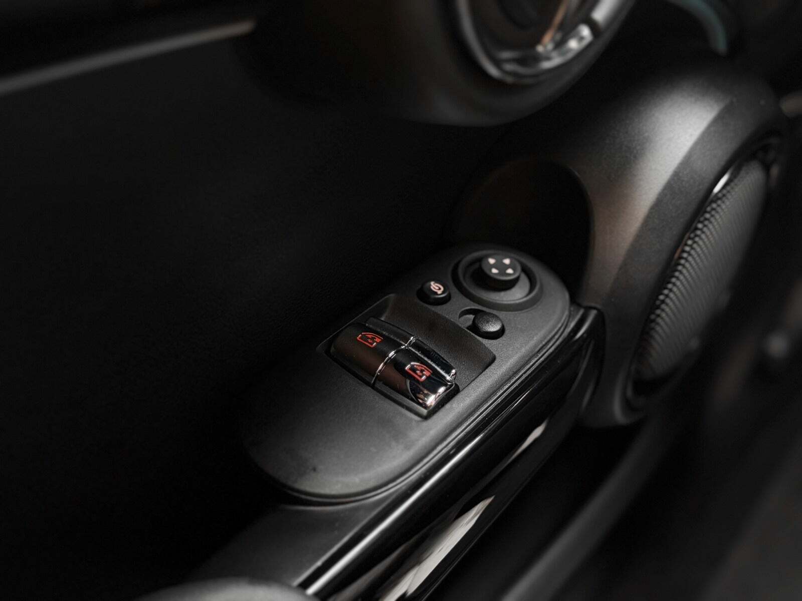 Sort Mini Cooper SE fra 2023