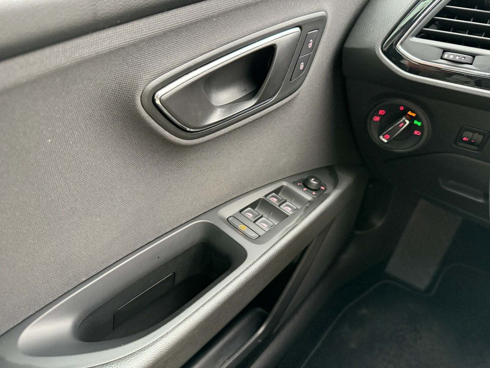 Orange Seat Leon fra 2014