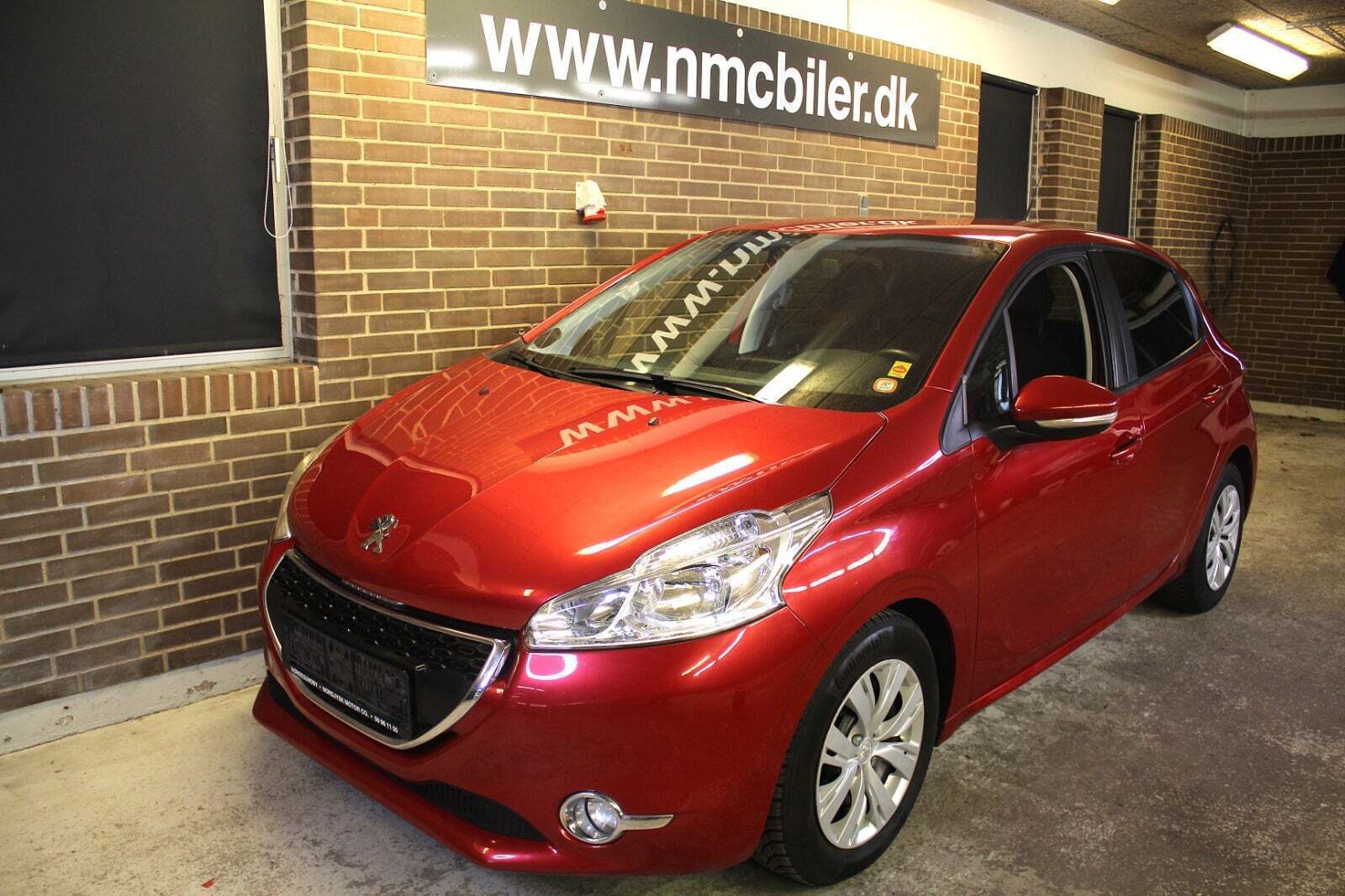 Rød Peugeot 208 fra 2014
