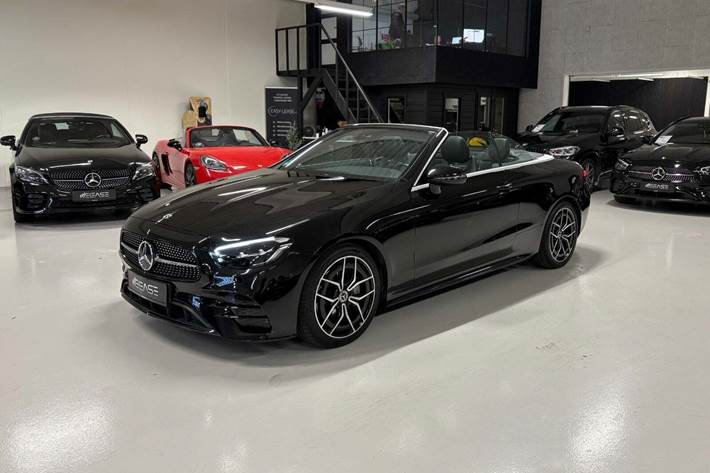 Sort Mercedes E200 fra 2021 set udefra