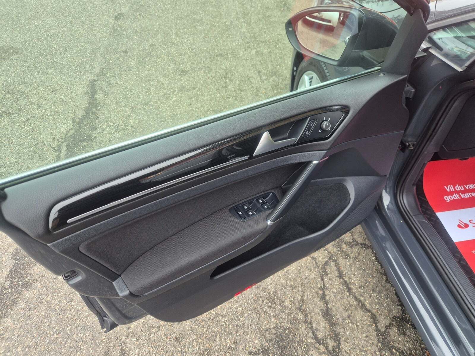 Grå VW Golf VII fra 2018