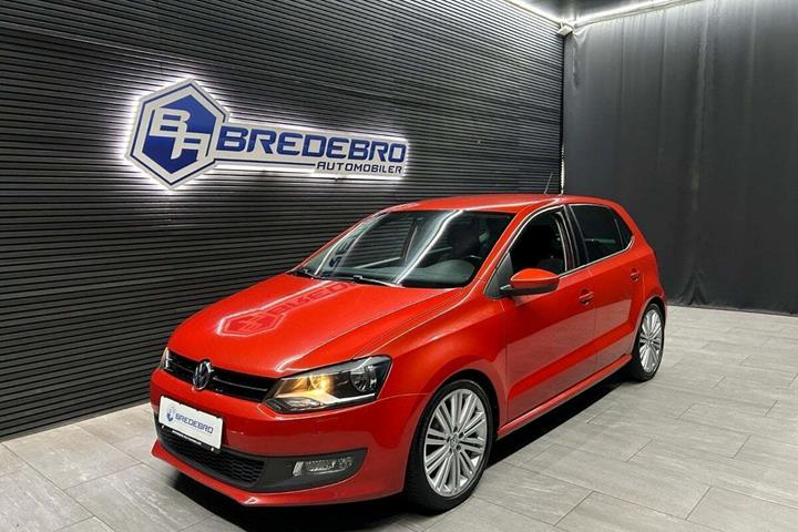 Orange VW Polo fra 2014 set udefra