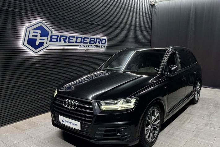 Sort Audi Q7 fra 2017 set udefra