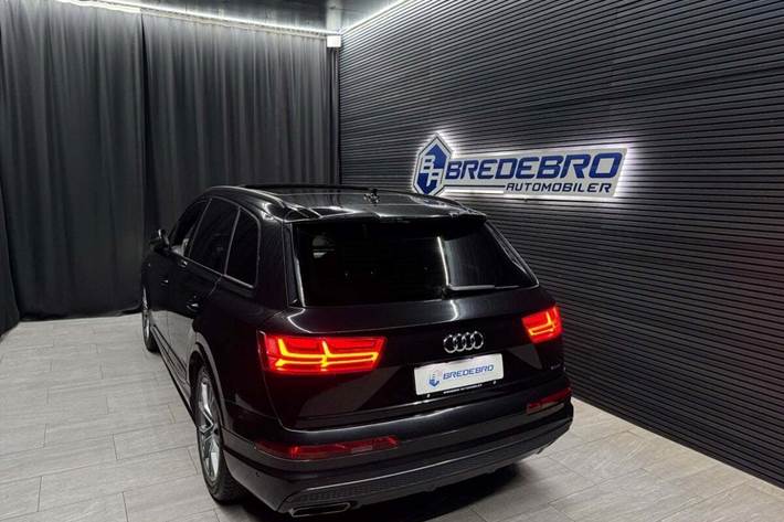 Sort Audi Q7 fra 2017