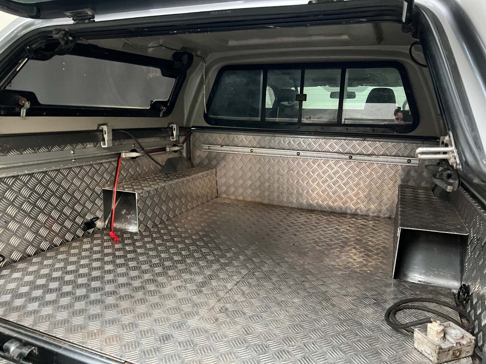 Grå Nissan Navara fra 2021 set udefra