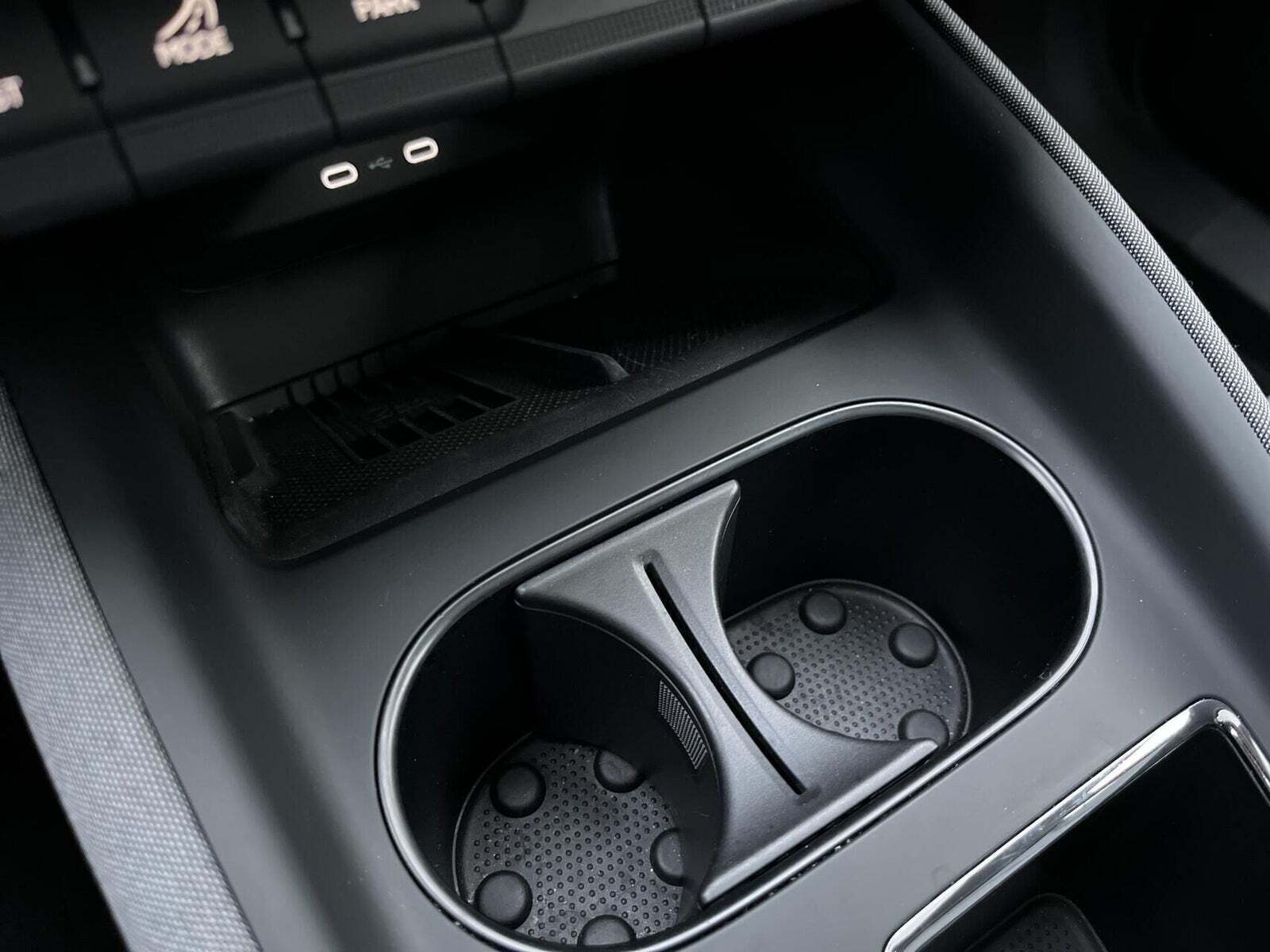 Hvid Skoda Enyaq fra 2025