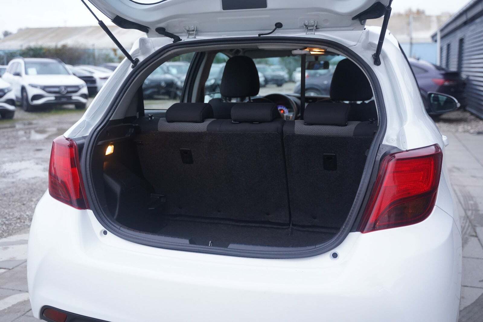 Hvid Toyota Yaris fra 2016