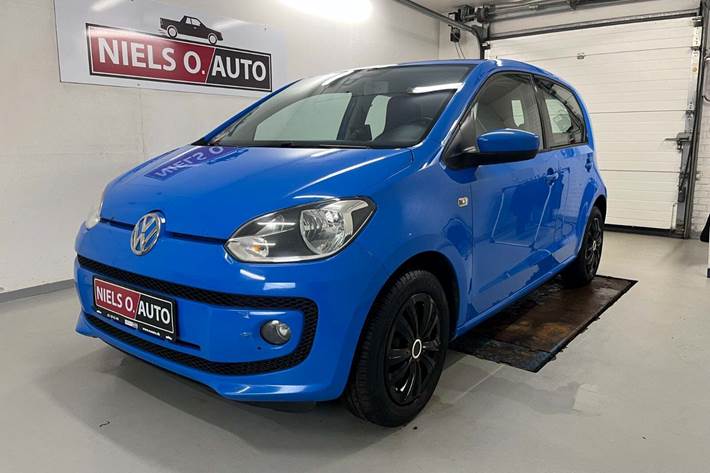 Blå VW UP! fra 2015 set udefra