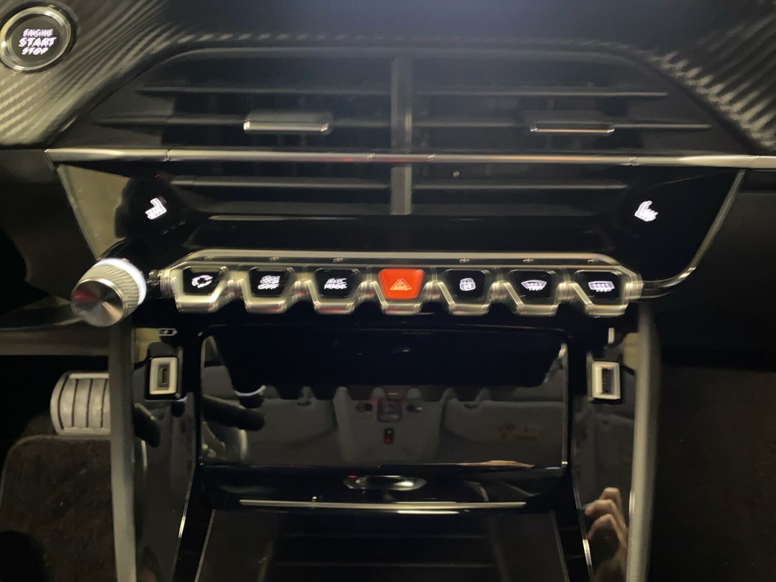 Gul Peugeot e-208 fra 2021